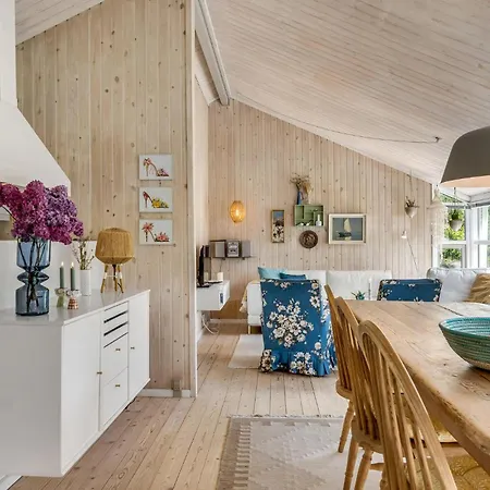 2 Bedroom Cozy In * 耶鲁普